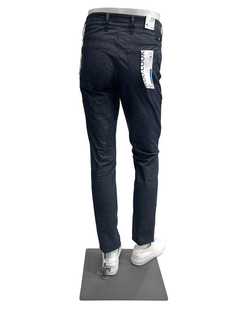 Chuck Woo.Look Light Modern Fit