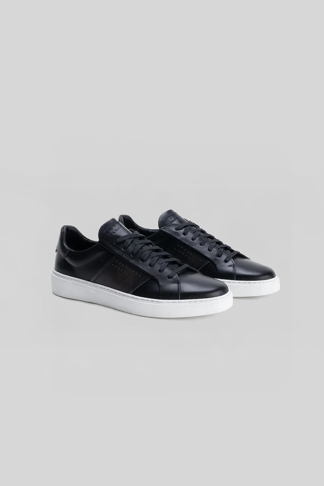 8 / Black