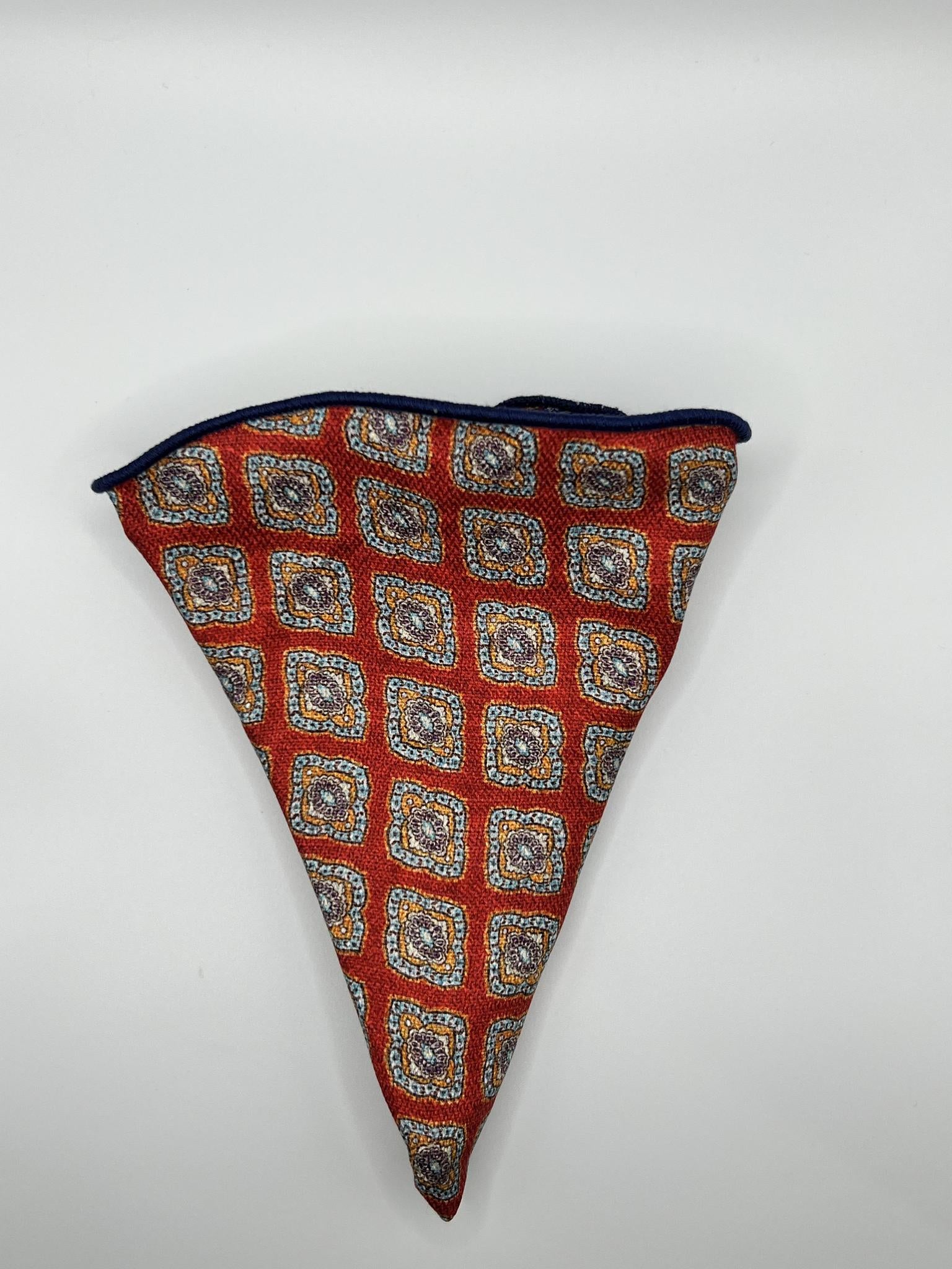 Red Quatrefoil/Links Design Print Reversible Pocket Circle